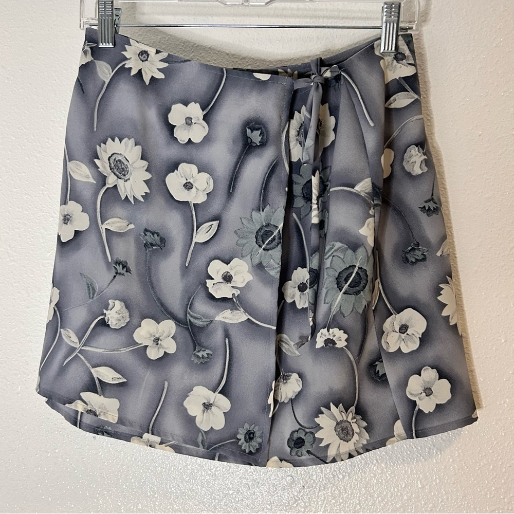 Jay Jacobs Floral Wrap Skirt in Gray and White